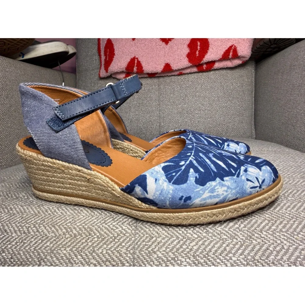BareTraps ocean espadrille